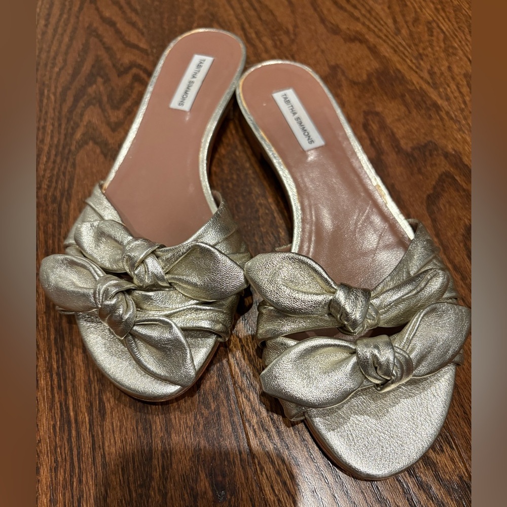 Tabitha Simmons Metallic Bow Slides – Size 35.5